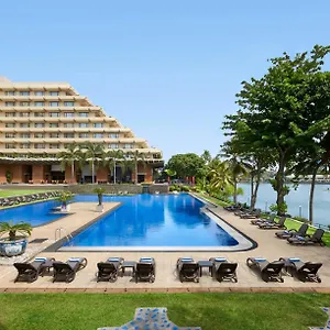 מלון Cinnamon Lakeside, קולומבו